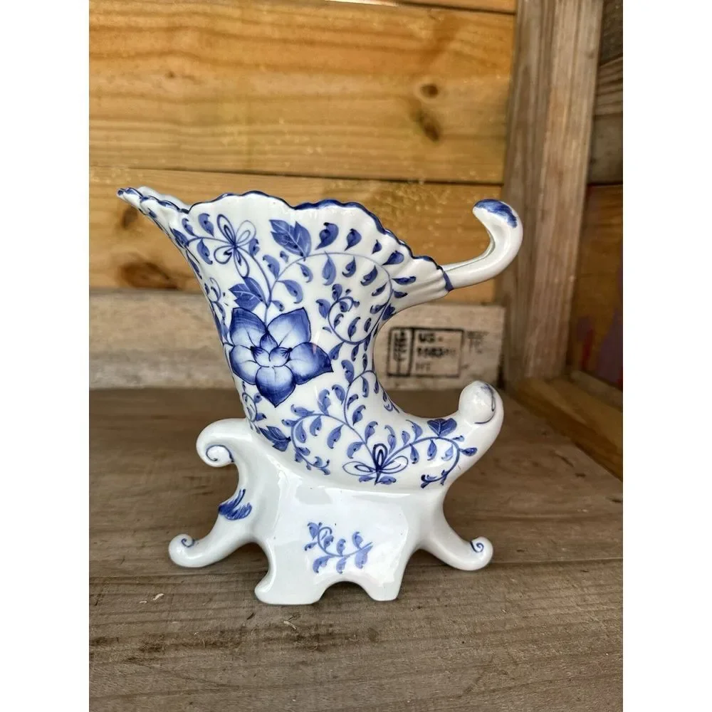 Blue and white horn Cornicopia vase‎ Andrea by Sadek Japan